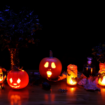 “Spooktacular Halloween” or “Spectacular Hallaween”?